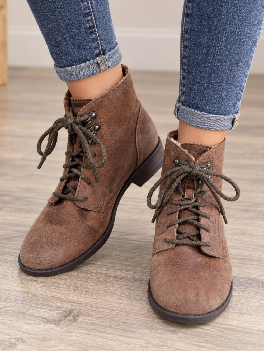 UGG Brown Leather Shearling Lined Lace-Up Boots